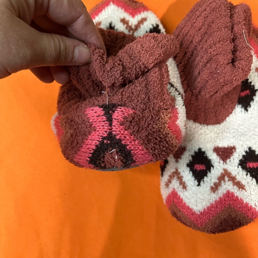6/$25 Cozy Patterned Kids Slippers - Red and White - Picture 2 of 9